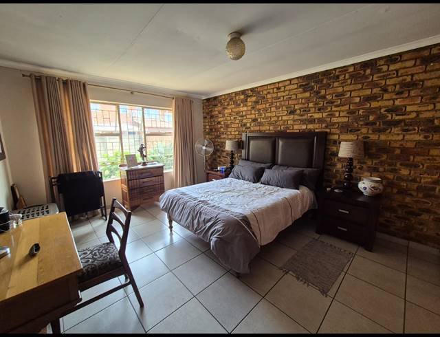 4 BEDROOM TOWNHOUSE FOR SALE IN VANDERBIJLPARK SE 1
